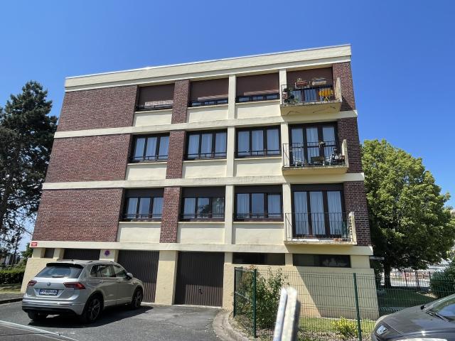 AMIENS ST PIERRE PARC RENE COTY: TRES BEL APPARTEMENT T4 avec GARAGE ET CELLIER