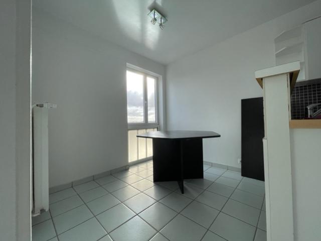 AMIENS PARC BEAUVILLE PROCHE CENTRE VILLE APT T2 AVEC BALCON & PARKING