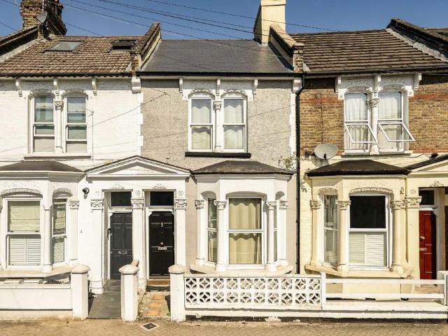 Amies Street, London SW11 4 bed terraced house to rent £4,995 pcm £1,153 pw