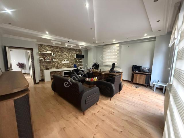Çamlıca Diyar Life Hastanesi Civarı Acil Satılık 140m² Geniş 2+1