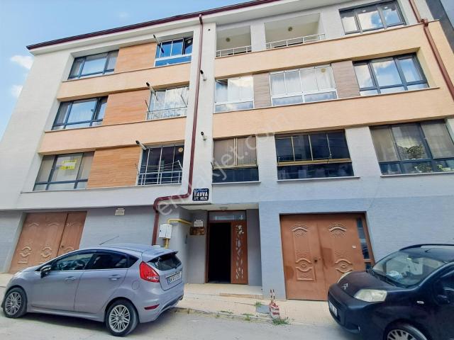Çamlıca Mahallesinde Asansörlü Kapalı Garajlı Satılık 3+1