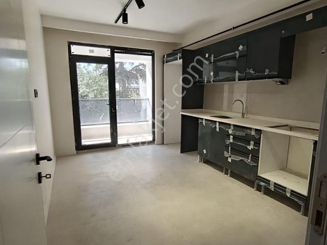 Çamlıca Mahallesinde 2+1 Özel Garajlı Satılık Daire