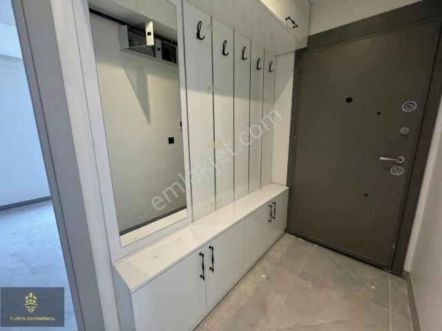 Çamlıcada Ara Kat Ebeveyn Banyolu Sıfır Lüks 2+1 Daire