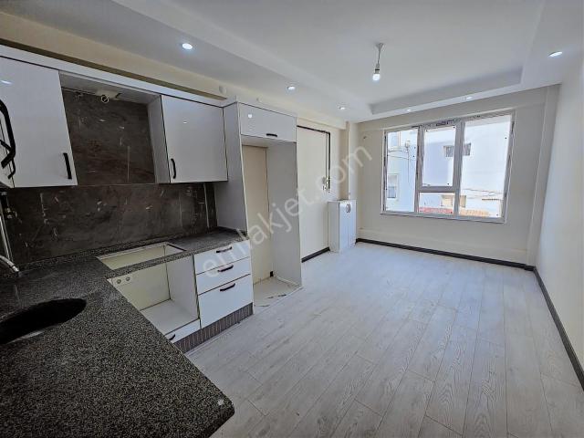 Çamlıca'da Ara Kat 1+1 Lüks Daire Zeminden Isıtma Kapalı Balkon