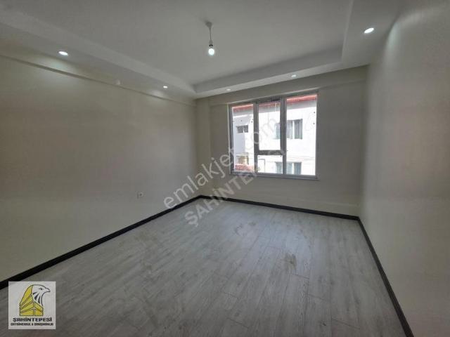 Çamlıca'da Ara Kat 2+0 Lüks Daire Zeminden Isıtma Kapalı Balkon