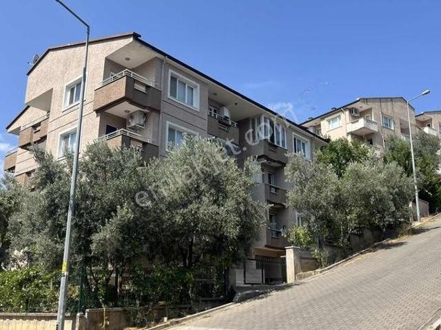 Çamlıcada Prestijli Konumda Satılık 3+1 Daire