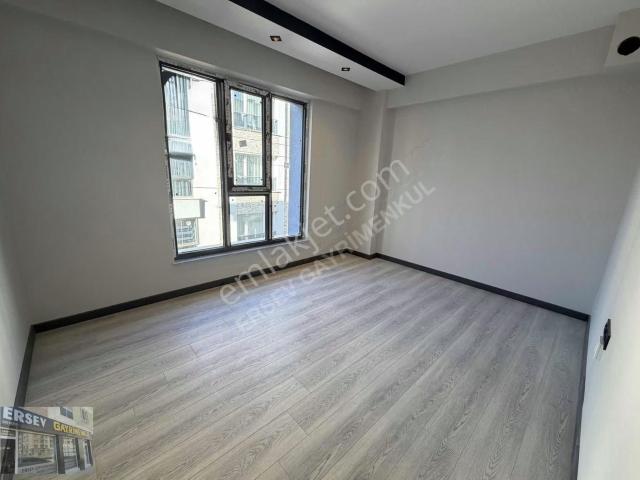 Çamlıca'da Satılık 2+0 Daire, 55m², Zemin Isıtmalı, Balkonlu