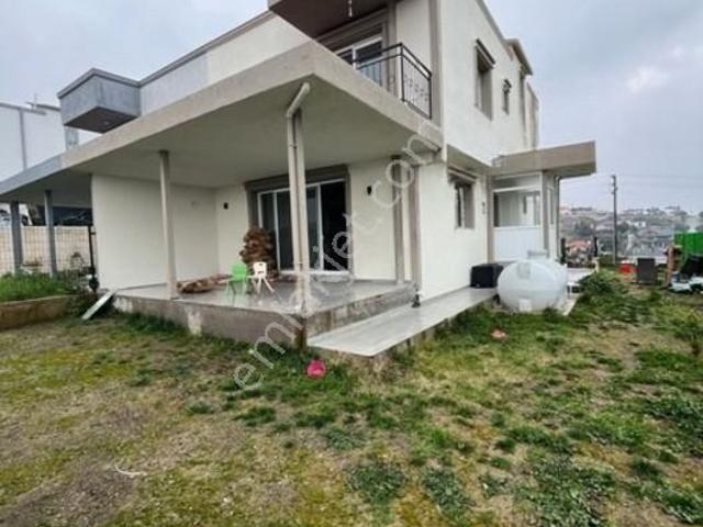 Çamlı Gayrimenkulden | 300 M² Bahçeli | 3+1 Kiralık Villa