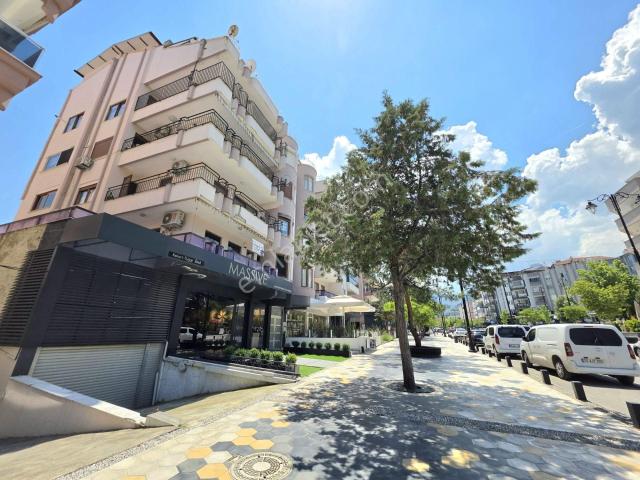 Çamlık Bulvarı'nda 233 M² 3,5+1 Teraslı Ve Kapalı Otoparklı