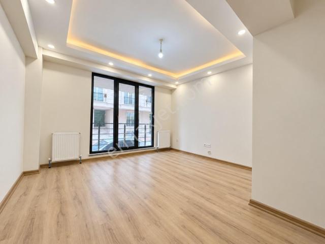 Çamlık Caddesine 2.bina Yüksek Giriş 1+1 Ayrı Mutfaklı