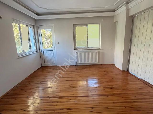 Çamlık Caddesine Yakın 3+1 140m2 Üniversiteye Yakın Harika Konumda Kiralık Daire