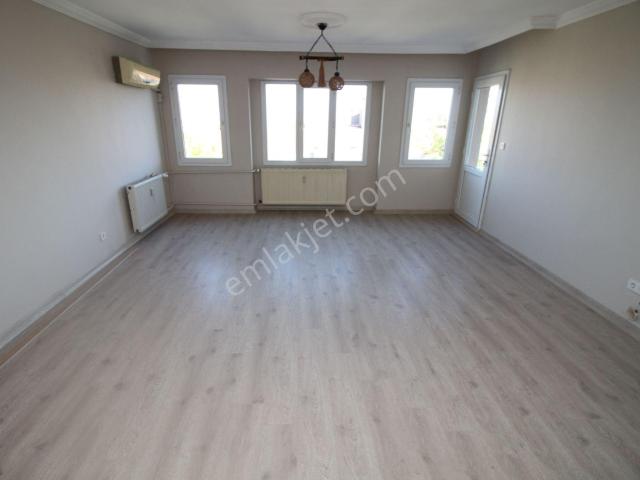 Çamlık Evler Sitesinde Arakat Bakımlı Asansörlü 3+1 Daire