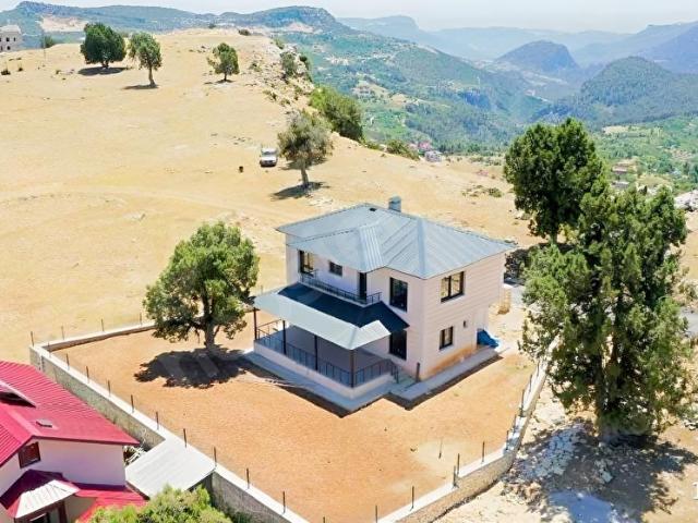 Çamlıyayla Zevzek Tepesinde Satılık Lüks Villa
