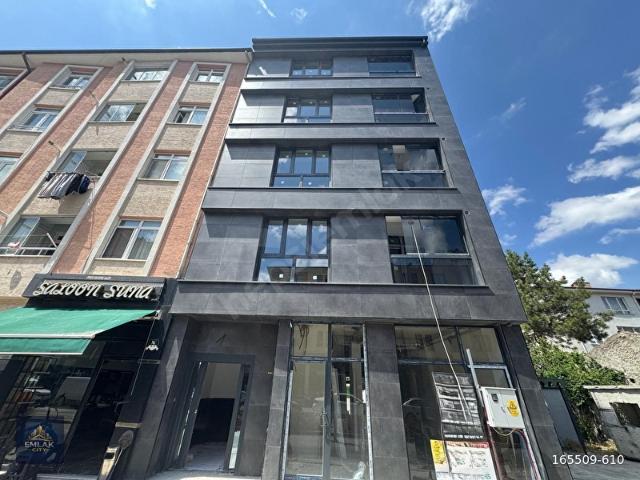 ÇAMLICA MAH.BİRLİK CADDESİNDE SATILIK LÜKS KATTA TEK 2+1 DAİRE