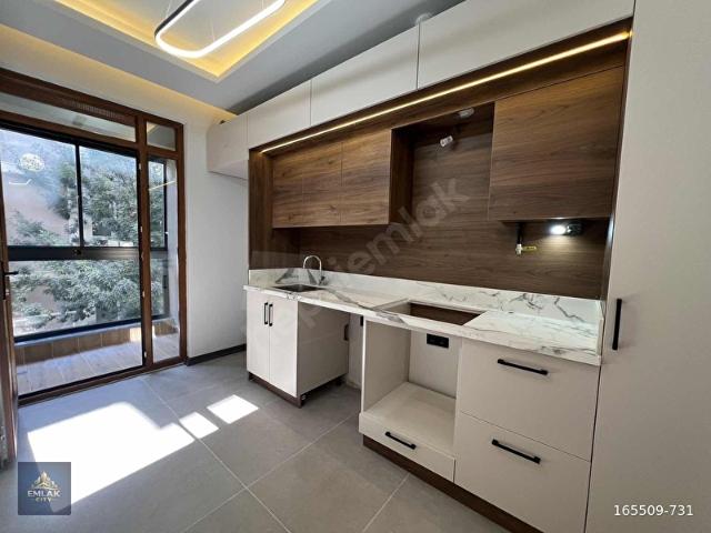 ÇAMLICA MAHALLESİ GİYİNME ODALI, YÜKSEK İŞÇİLİKLİ 2+0 DAİRE