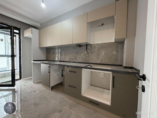 ÇAMLICA MH.BİRLİK 2 CD.DİBİ BALKONLU GENİŞ 2+0 DAİRE MB3
