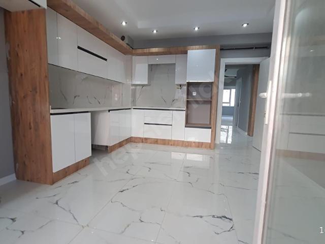 ÇAMLICA MH.KAPALI PAZAR YAKINI GİYİNME ODALI 3+1 DAİRE MB1