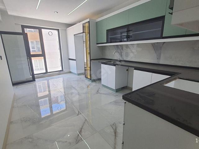 ÇAMLICA MH.TOMBAKZADE BLV.YAKINI ULTRA LUX 3+1 DAİRE BZ15