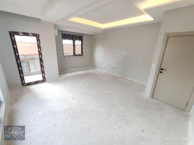ÇAMLICADA EMAAR AVM YAKIN GENİŞ SIFIR ARAKAT DAİRE 2+1