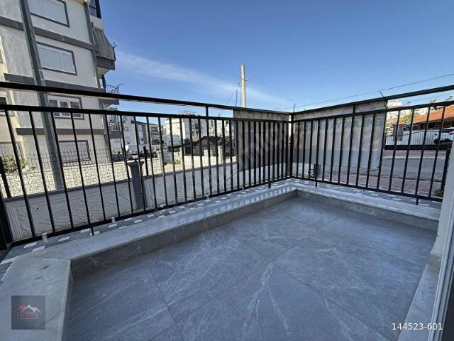 ÇAMLIBELDE 2+1 YÜKSEK GİRİŞ TRAMVAY DİBİ SATILIK DAİRE