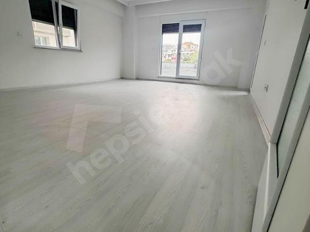 ÇAMLIBELDE CADDESİ ÜZERİ 125 M2 3+1 200M2 TERASLI