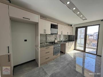 ÇAMLIBELDE TRAMVAY DİBİ 2+1 DOĞALGAZLI 90 M2