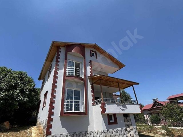 ÇAMLIYAYLA ATDAĞI MEVKİİ 800 M2 ARSA İÇİNDE SIFIR VİLLA