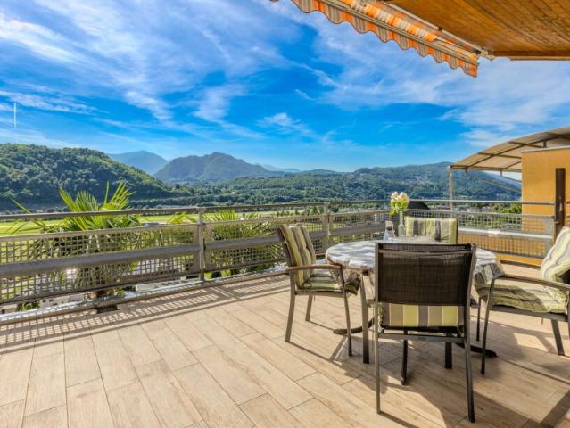AMPIA VILLA 4.5 LOCALI CON TERRAZZA GIARDINO E VISTA AD AGNO