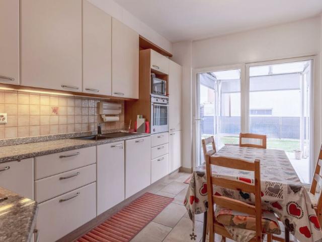 AMPIA VILLA 5.5 LOCALI CON GIARDINO PIANEGGIANTE A BESAZIO