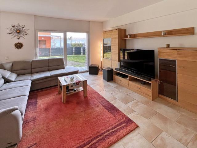 AMPIA VILLA 5.5 LOCALI CON GIARDINO PIANEGGIANTE A BESAZIO