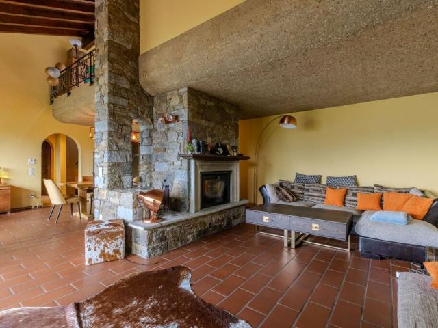 AMPIA VILLA 7 LOCALI CON SPLENDIDA VISTA LAGO A CIMO BIOGGIO