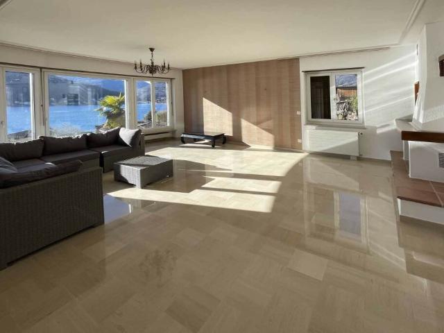 AMPIA VILLA 8.5 CON MAGNIFICA VISTA LAGO A COLLINA D'ORO