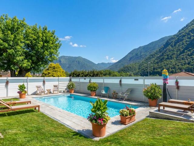 AMPIA VILLA UNIFAMILIARE 5.5 LOCALI CON PISCINA A MEZZOVICO