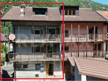 Ampia casa con balconi panoramici e posto auto coperto