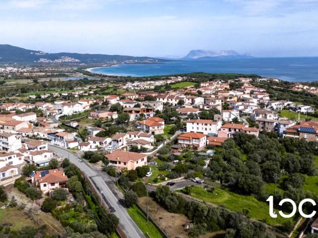 Ampia porzione immobiliare con piacevole vista mare 105m² Budoni