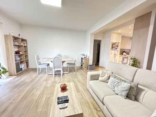 AMPIO 4.5 LOCALI COME NUOVO CON BALCONE A LUGANO BREGANZONA