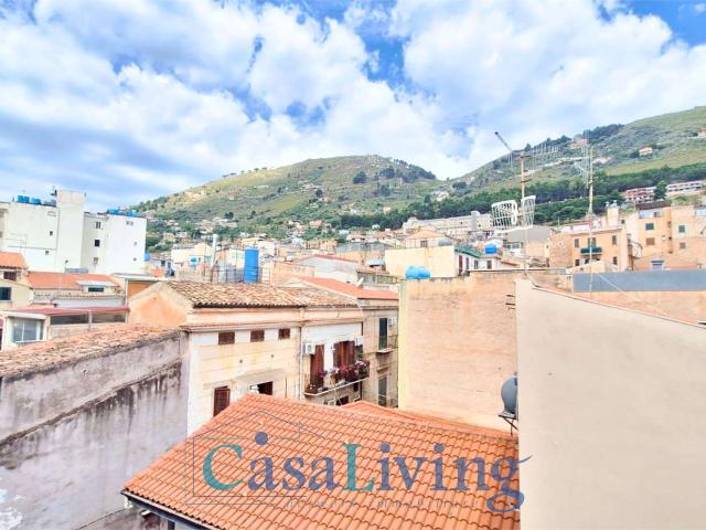 Ampio 3 vani con terrazzi e vista panoramica a Monreale centro