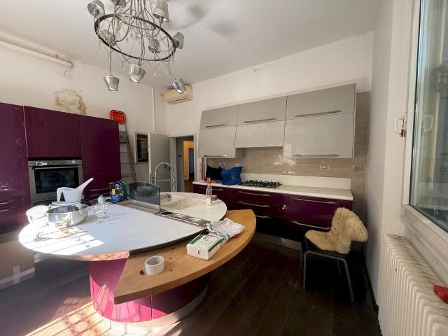 Ampio appartamento con 3 camere, garage e giardino