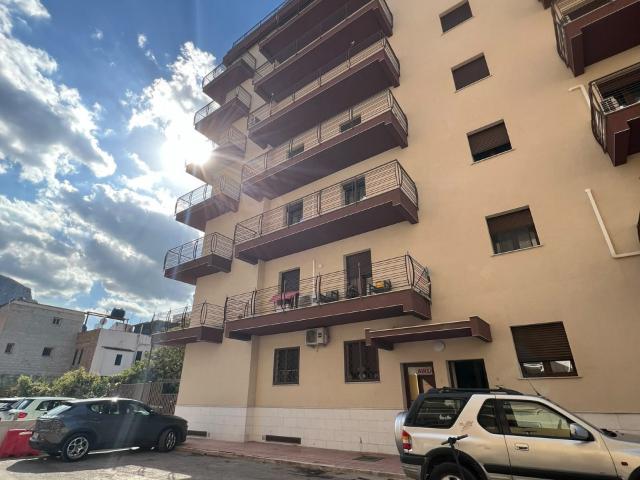 Ampio Appartamento in Affitto a Villabate Centro