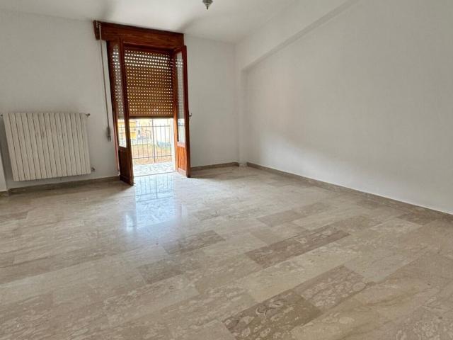 Ampio appartamento in affitto Non arredato – Via Napoli Contatti