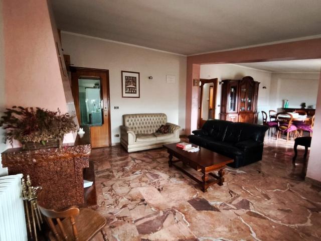 Ampio appartamento in locazione – Zona Celano Contatti