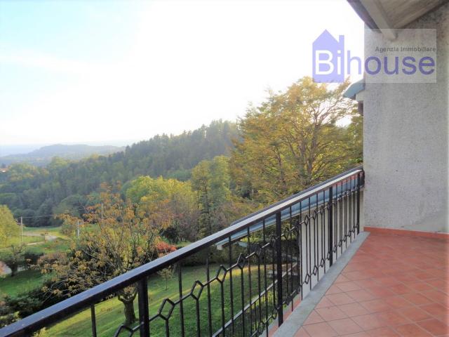 Ampio appartamento panoramico in villa a Pollone