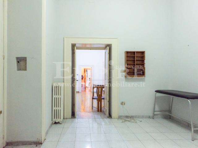 Ampio appartamento via Santa Teresa degli Scalzi