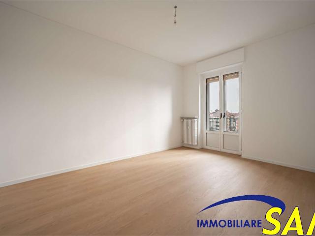AMPIO BILOCALE RISTRUTTURATO CON DOPPIO BALCONE PIANO ALTO VIALE MONTE CENERI