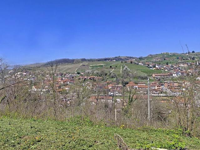 Ampio cascinale con vista panoramica su Dogliani e sulle mon. 720m² Dogliani