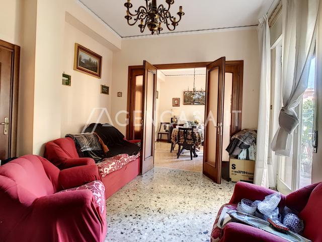 Ampio cinque locali in affitto in Via Pietro Castellino