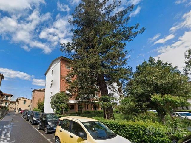 Ampio quadrilocale con terrazzo e posto auto