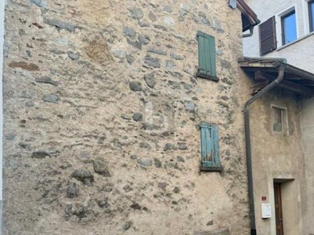 AMPIO RUSTICO CON GRANDE POTENZIALE