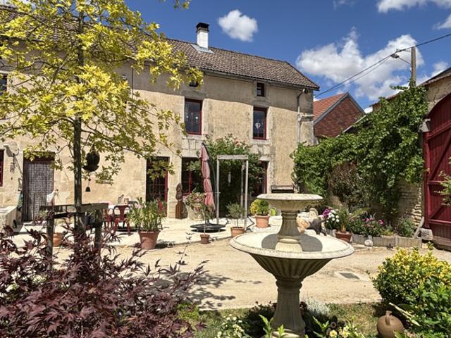 AMPILLY LE SEC 21: Ancien corps de ferme avec habitation