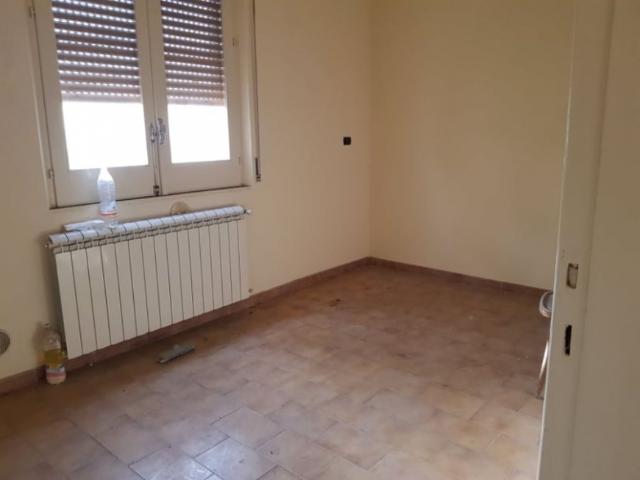 Ampissimo Appartamento Ideale Per Strutture, Scuole, Uffici, Villa San Giovanni 250 Mq